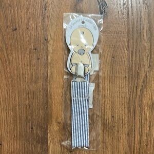 NWT lil suckers pacifier clip by mud pie